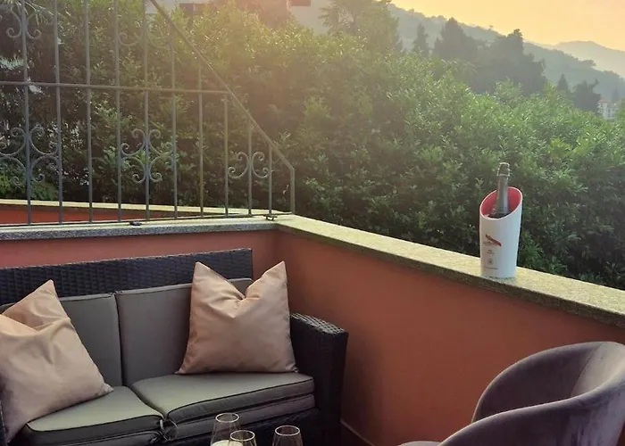 Sunset Lakeview Small Paradise