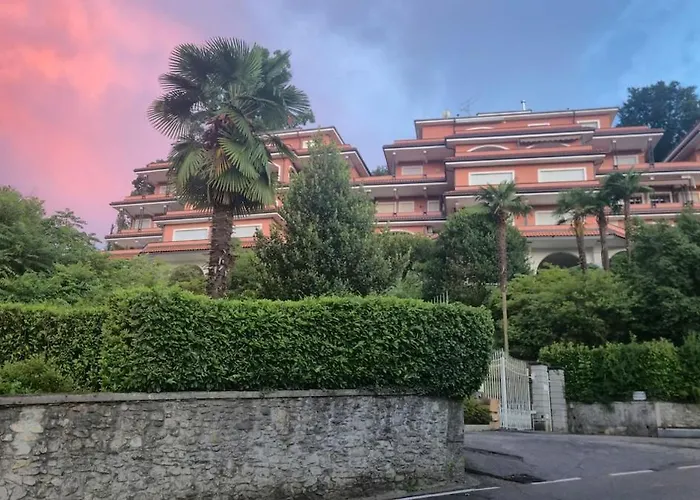 Sunset Lakeview Small Paradise *